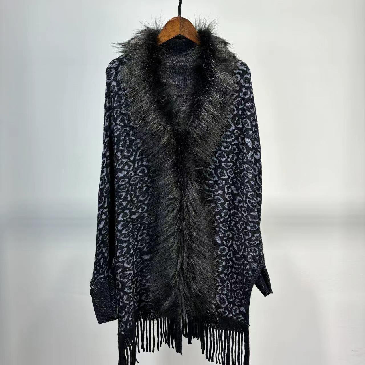 One-Size-Fits-All Leopard Print Fur Collar Throw-Over Cardi