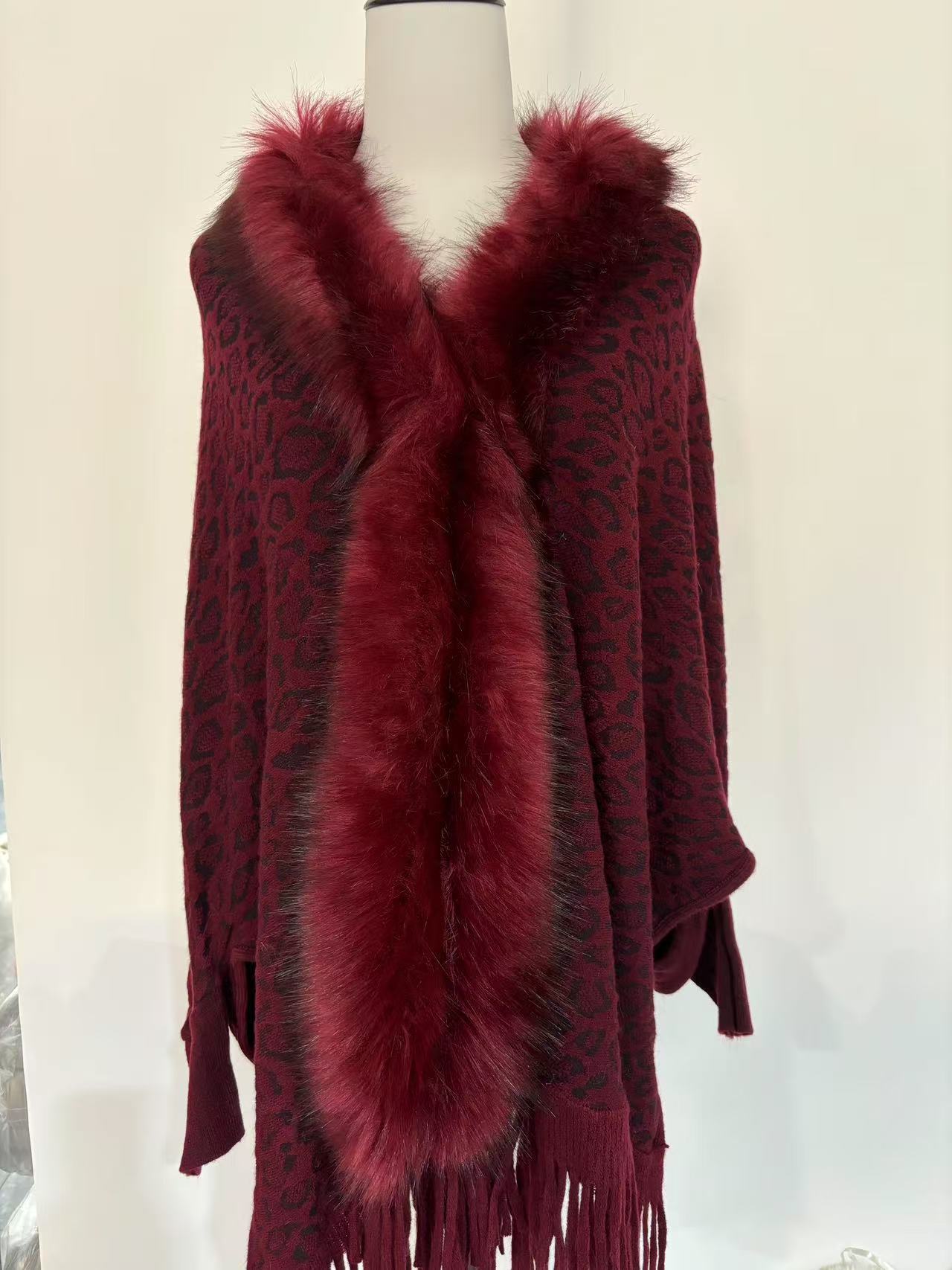 One-Size-Fits-All Leopard Print Fur Collar Throw-Over Cardi