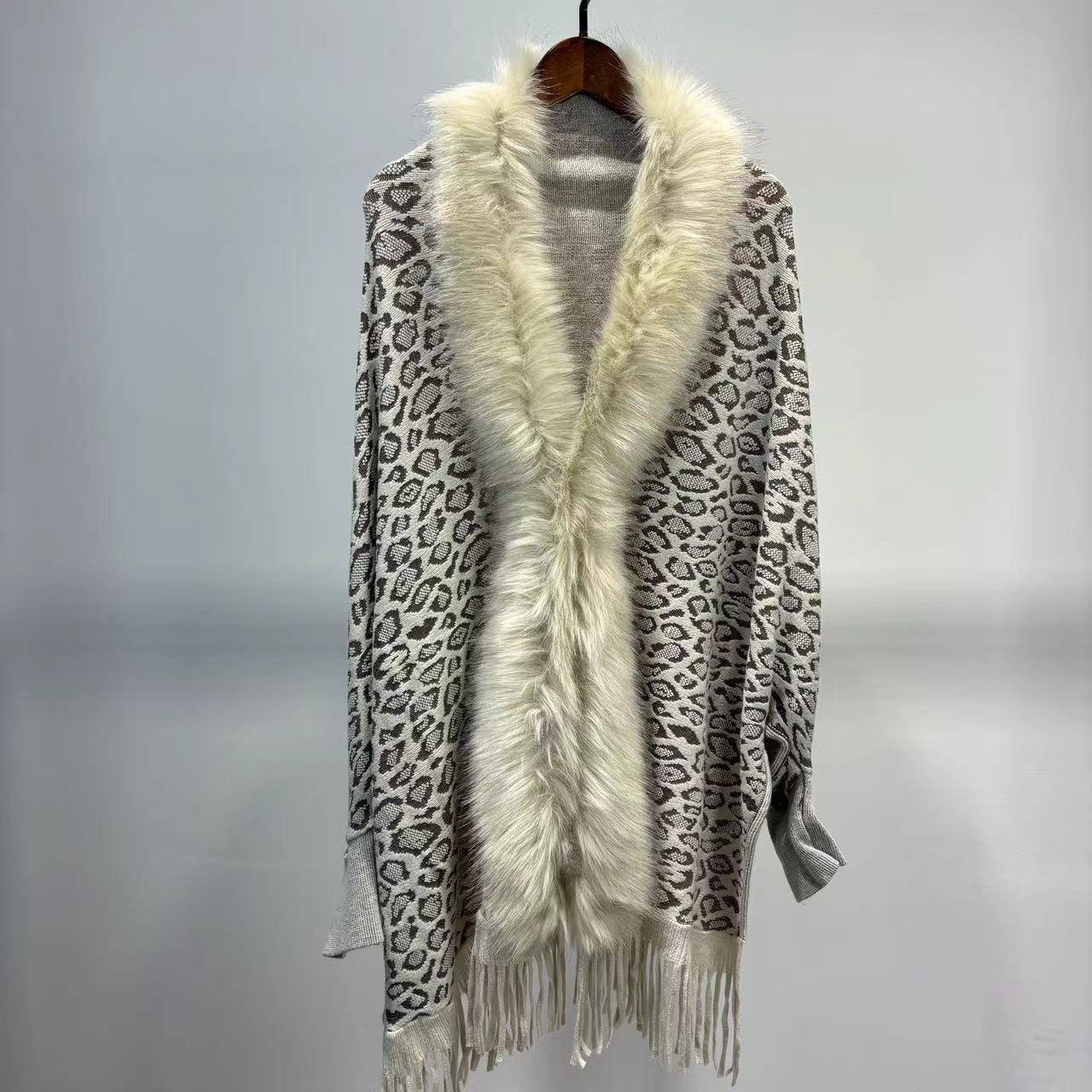 One-Size-Fits-All Leopard Print Fur Collar Throw-Over Cardi